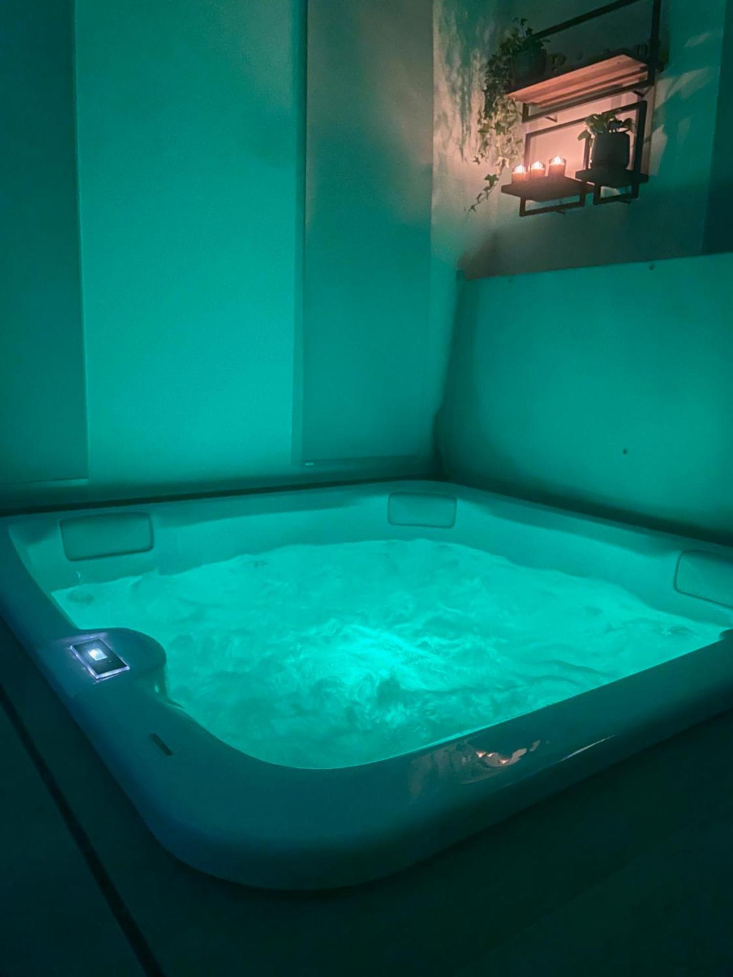 Logement Avec Jacuzzi Joucas Dış mekan fotoğraf