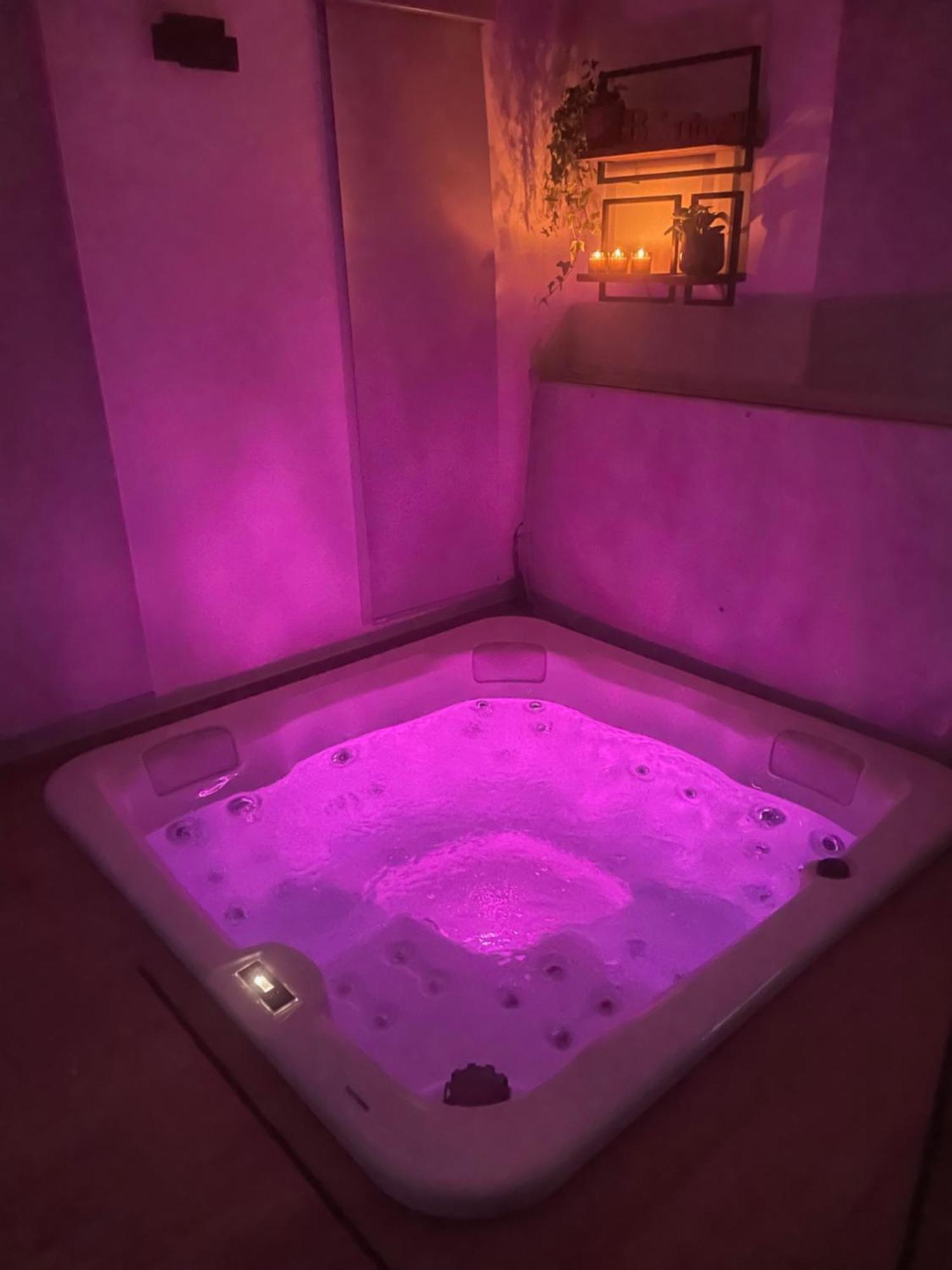 Logement Avec Jacuzzi Joucas Dış mekan fotoğraf