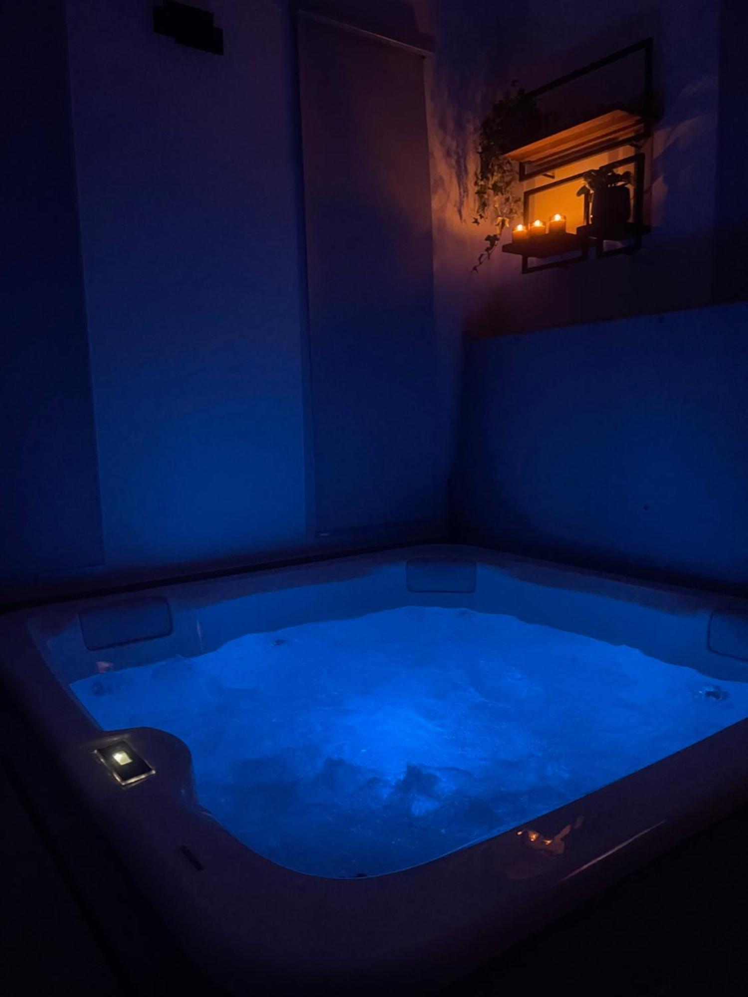 Logement Avec Jacuzzi Joucas Dış mekan fotoğraf